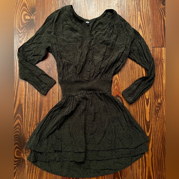 RAILS Jasmine Olive Speckled Rayon & Spandex Tiered Smocked V Neck Dress - Picture 2 of 8